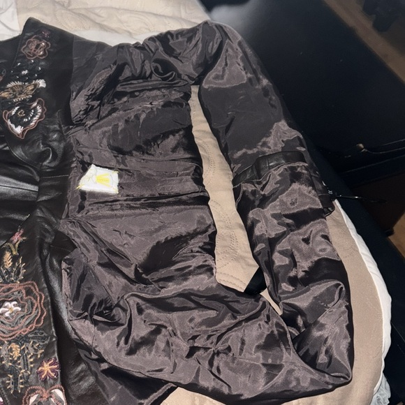 Leather jacket - Picture 15 of 16